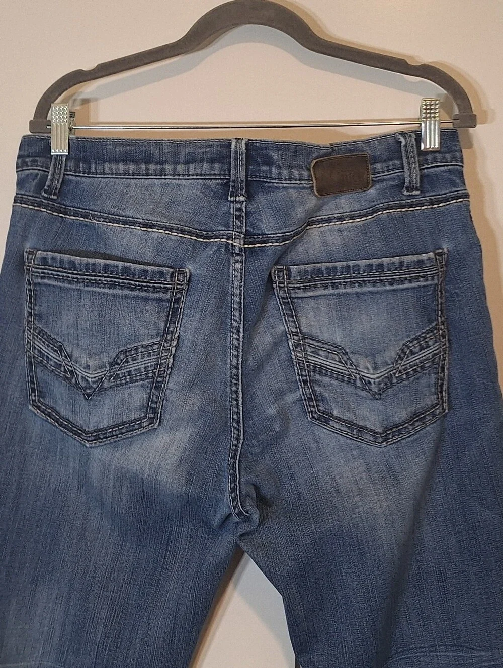 BKE Derek Straight Midrise Blue Jeans Whiskering Fading 34x29.5